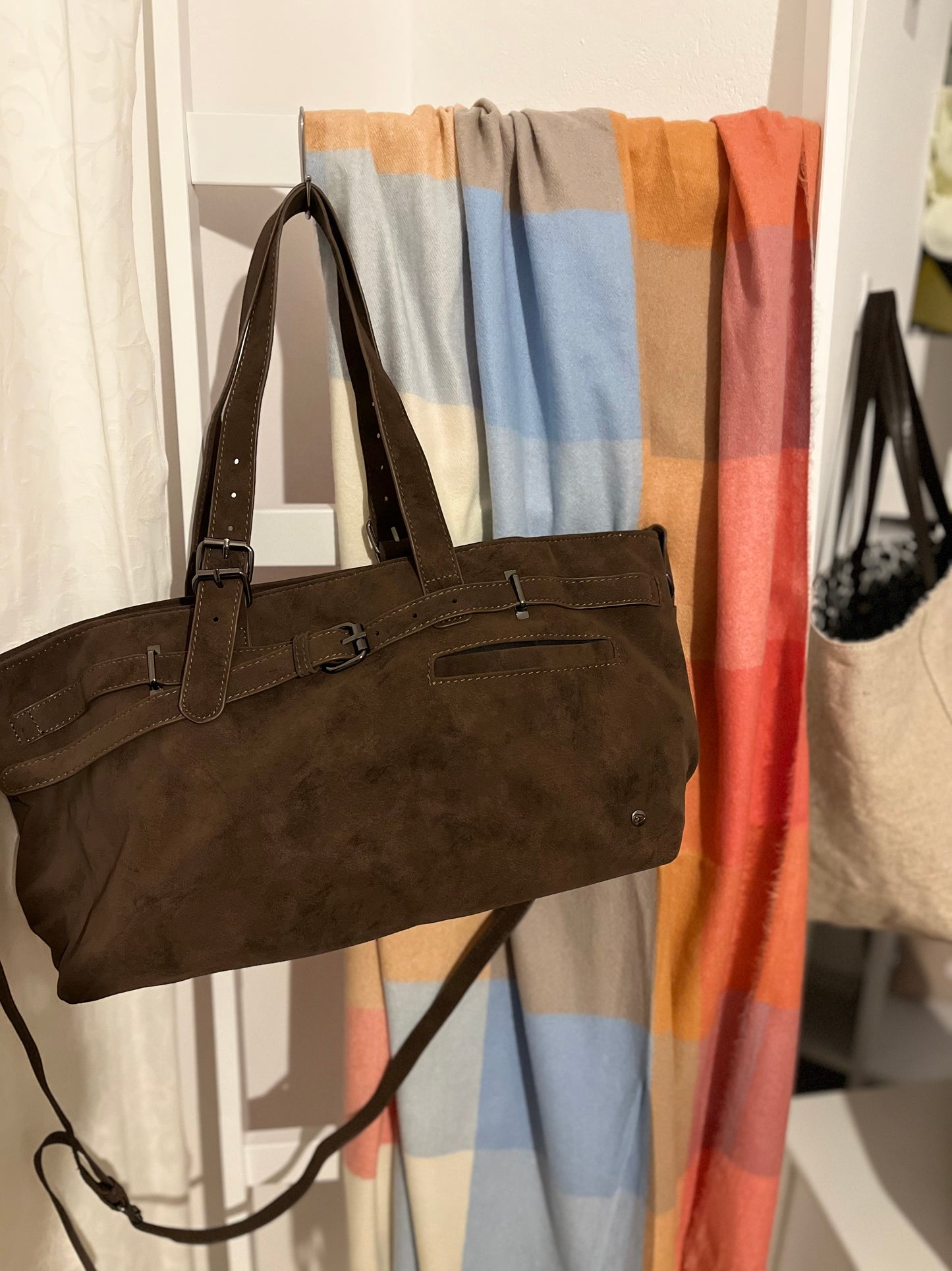 Weiche Handtasche aus Velourslederimitat