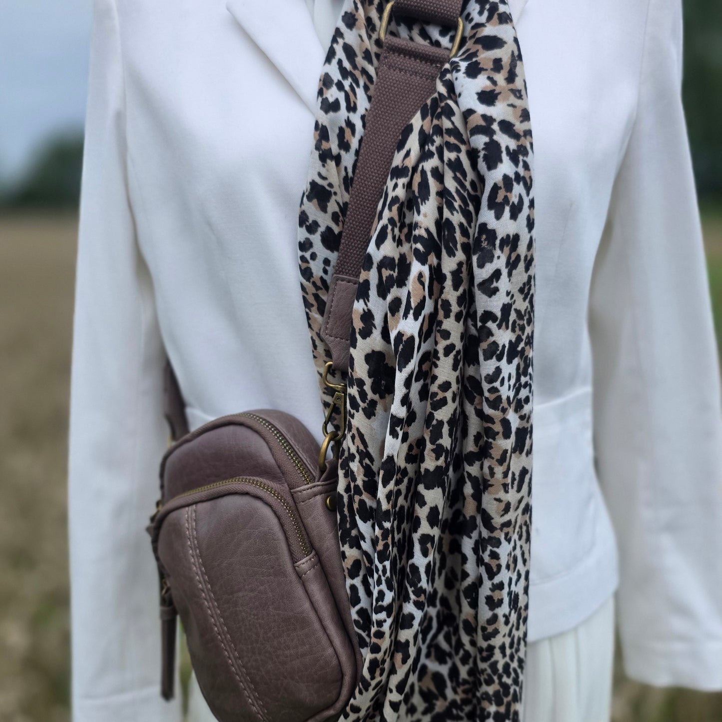 Robust und praktisch. Mit dieser Crossbody Bag jederzeit gut ausgestattet.