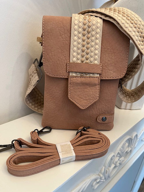 Tasche in Rosa mit zwei Schultergurten