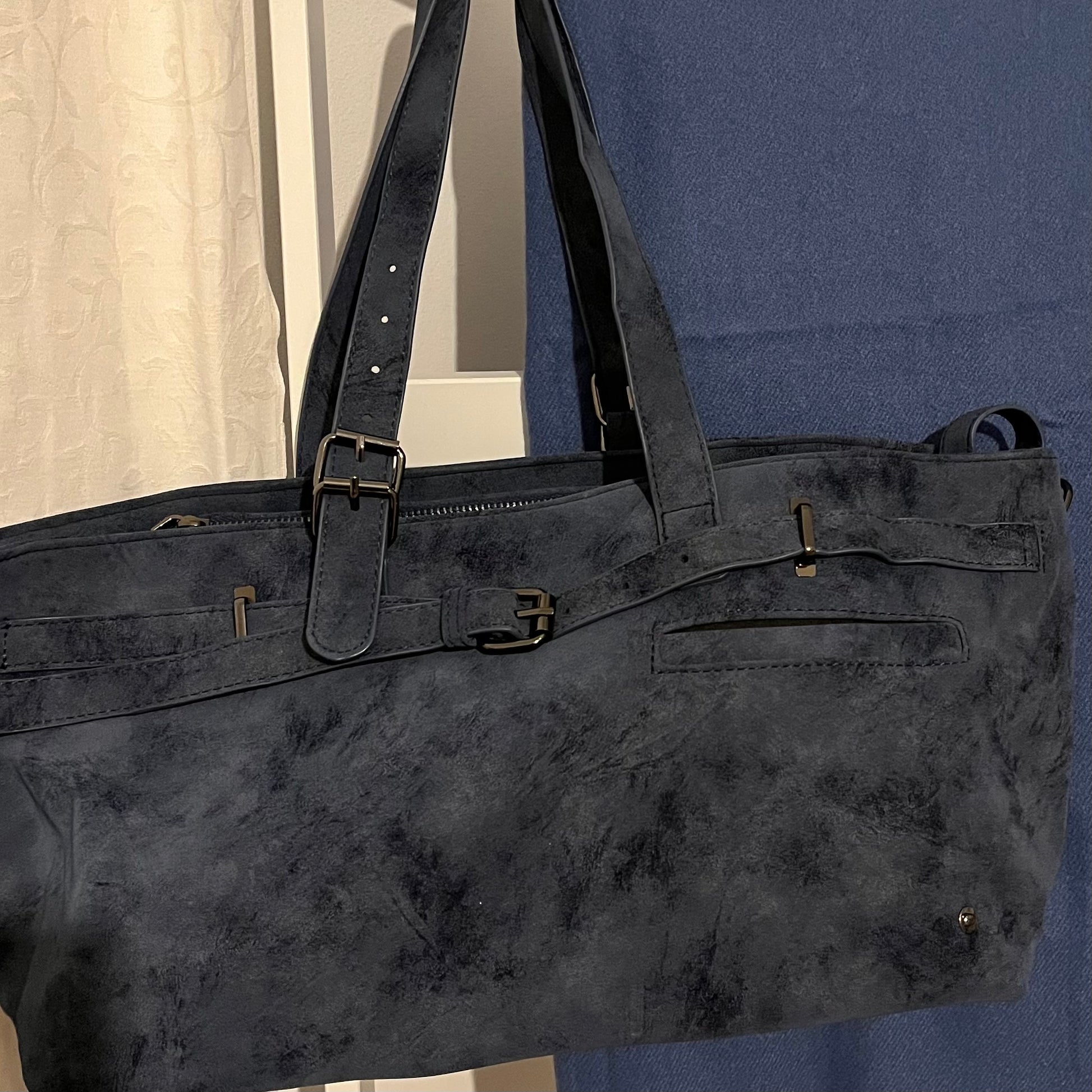 Velourslederimitat weiche Handtasche in blau 