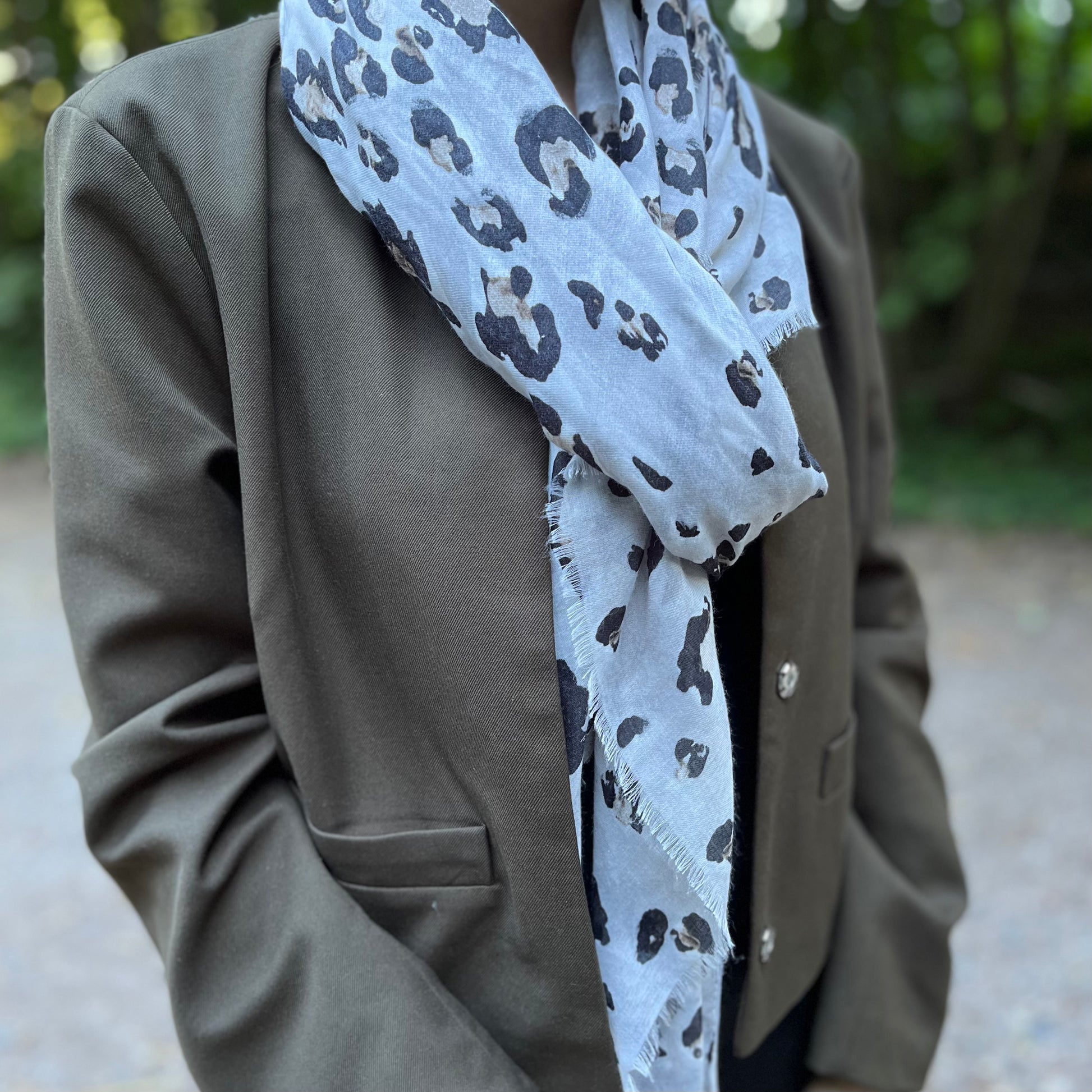 Schal-Animaprint-grau