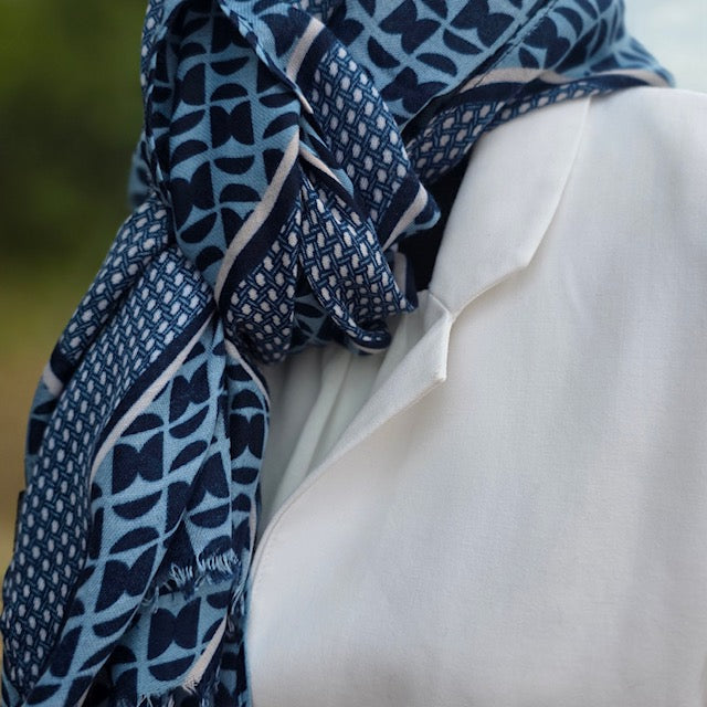 Halstuch in Blau mit Muster