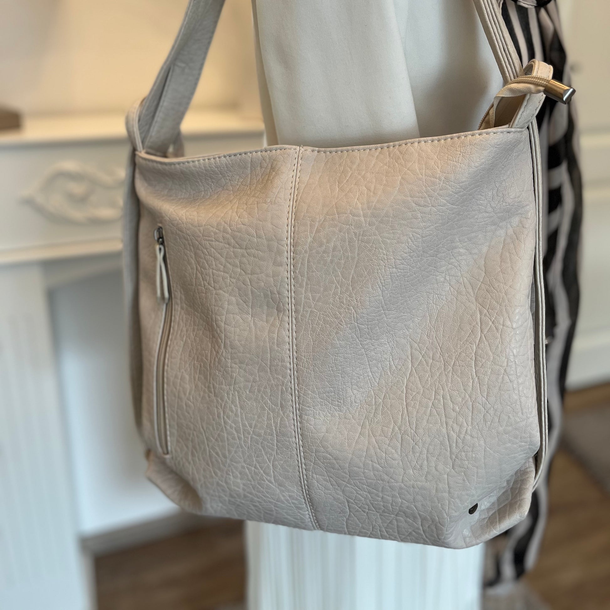 Tasche mit Schulterriemen in Creme