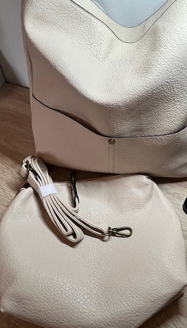 Tasche mit viel Platz in Creme