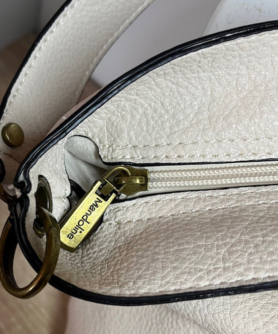 Tasche mit Henkel in Creme - Elegant