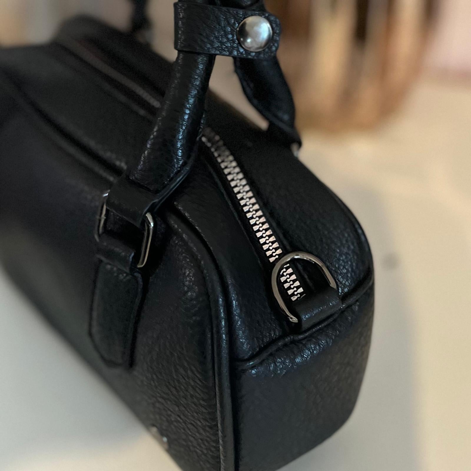 weiches Lederimitat in schwarz