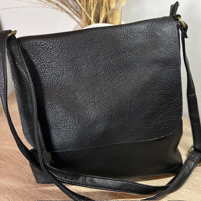 Elegante Tasche mit Schulterriemen in Schwarz